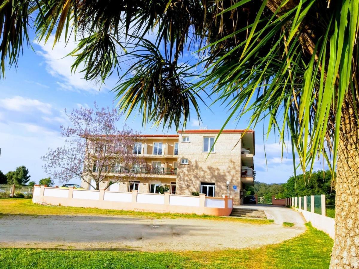 Hotel Chamuinas 산신소 외부 사진